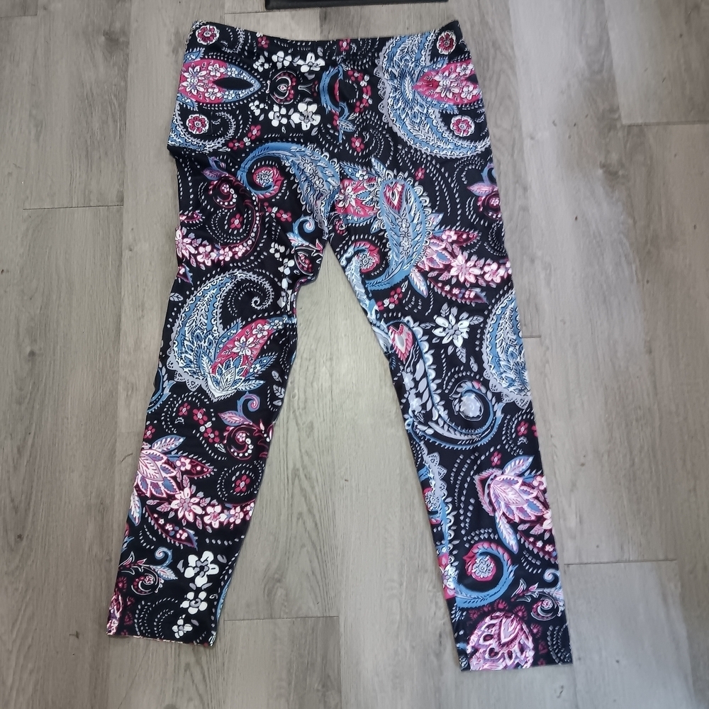 Black and Blue Floral Leggings with Stretchy Fit